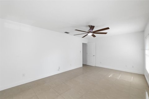 Villa ou maison à vendre à Tampa, Floride: 5 chambres, 210.14 m2 № 2157027 - photo 19