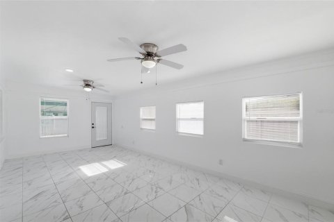 Villa ou maison à vendre à Tampa, Floride: 5 chambres, 210.14 m2 № 2157027 - photo 7