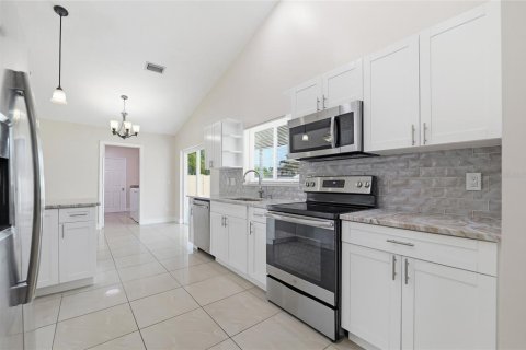 Villa ou maison à vendre à Tampa, Floride: 5 chambres, 210.14 m2 № 2157027 - photo 16