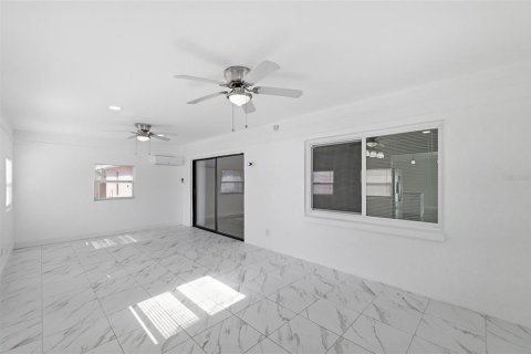 Villa ou maison à vendre à Tampa, Floride: 5 chambres, 210.14 m2 № 2157027 - photo 8
