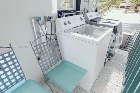 Touwnhouse à louer à Miami, Floride: 2 chambres, 56.21 m2 № 1963012 - photo 22