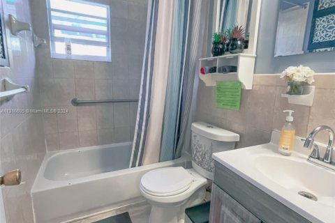 Touwnhouse à louer à Miami, Floride: 2 chambres, 56.21 m2 № 1963012 - photo 18