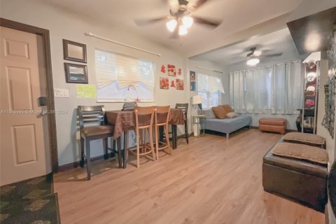 Touwnhouse à louer à Miami, Floride: 2 chambres, 56.21 m2 № 1963012 - photo 3