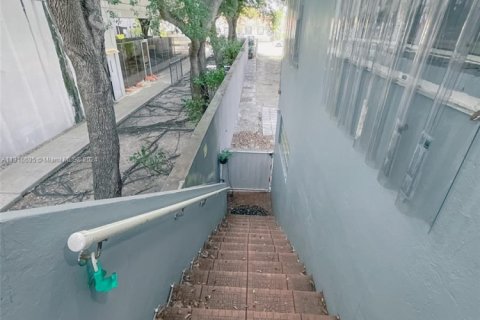 Touwnhouse à louer à Miami, Floride: 2 chambres, 56.21 m2 № 1963012 - photo 2