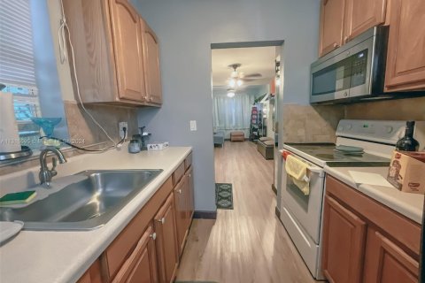 Touwnhouse à louer à Miami, Floride: 2 chambres, 56.21 m2 № 1963012 - photo 10