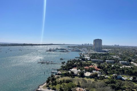 Condominio en alquiler en West Palm Beach, Florida, 2 dormitorios, 108.23 m2 № 1031778 - foto 1