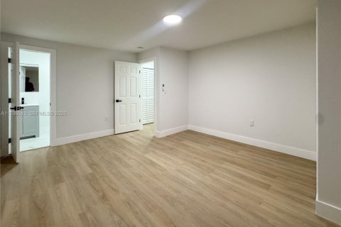 House in Miami Gardens, Florida 3 bedrooms, 51.1 sq.m. № 1996423 - photo 16