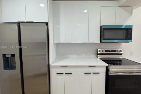 House in Miami Gardens, Florida 3 bedrooms, 51.1 sq.m. № 1996423 - photo 11