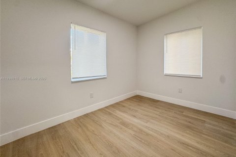 House in Miami Gardens, Florida 3 bedrooms, 51.1 sq.m. № 1996423 - photo 12