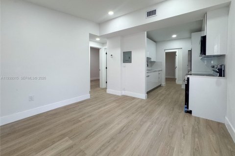 House in Miami Gardens, Florida 3 bedrooms, 51.1 sq.m. № 1996423 - photo 6