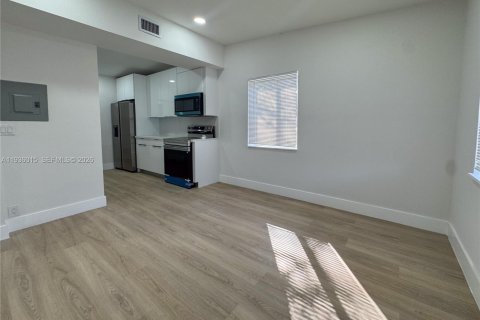 House in Miami Gardens, Florida 3 bedrooms, 51.1 sq.m. № 1996423 - photo 5