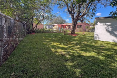 House in Miami Gardens, Florida 3 bedrooms, 51.1 sq.m. № 1996423 - photo 21