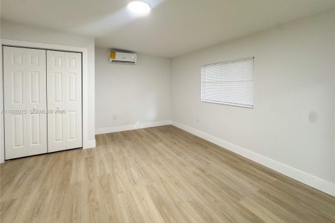 House in Miami Gardens, Florida 3 bedrooms, 51.1 sq.m. № 1996423 - photo 17