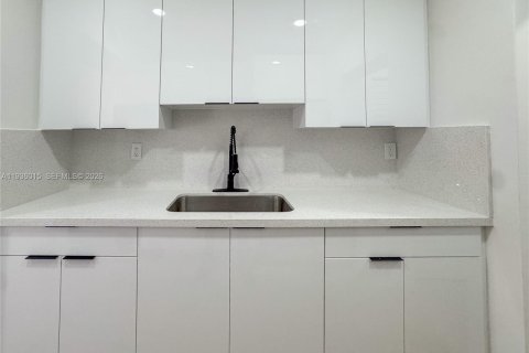 House in Miami Gardens, Florida 3 bedrooms, 51.1 sq.m. № 1996423 - photo 10