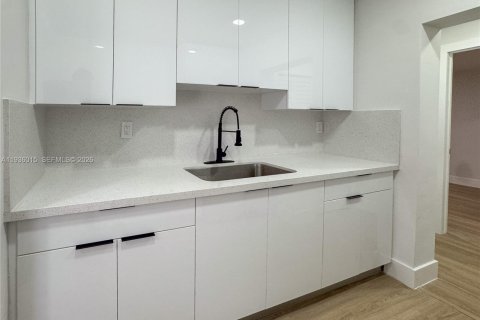 House in Miami Gardens, Florida 3 bedrooms, 51.1 sq.m. № 1996423 - photo 8