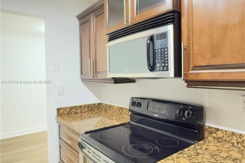 Купить кондоминиум в Майами-Лейкс, Флорида 2 спальни, 85.28м2, № 1983384 - фото 23