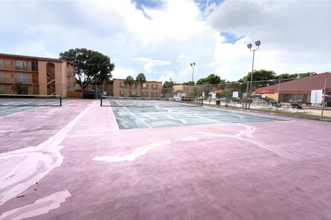 Купить кондоминиум в Майами-Лейкс, Флорида 2 спальни, 85.28м2, № 1983384 - фото 13