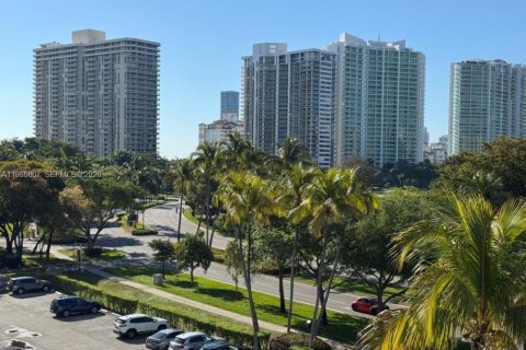 Copropriété à louer à Aventura, Floride: 2 chambres, 92.53 m2 № 2050358 - photo 18