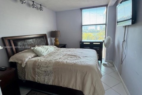 Copropriété à louer à Aventura, Floride: 2 chambres, 92.53 m2 № 2050358 - photo 11