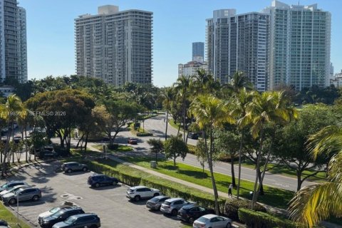 Copropriété à louer à Aventura, Floride: 2 chambres, 92.53 m2 № 2050358 - photo 16