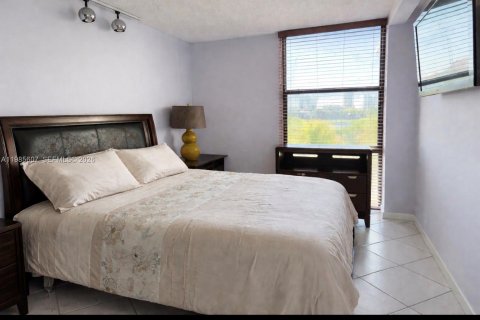 Copropriété à louer à Aventura, Floride: 2 chambres, 92.53 m2 № 2050358 - photo 8