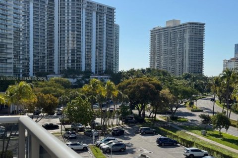 Copropriété à louer à Aventura, Floride: 2 chambres, 92.53 m2 № 2050358 - photo 17