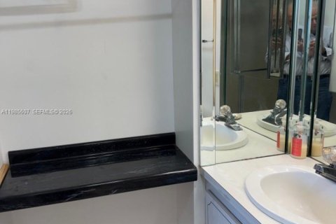 Copropriété à louer à Aventura, Floride: 2 chambres, 92.53 m2 № 2050358 - photo 13