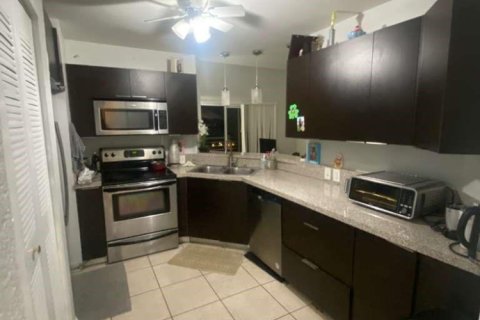 Condo in Oakland Park, Florida, 2 bedrooms  № 2082087 - photo 10