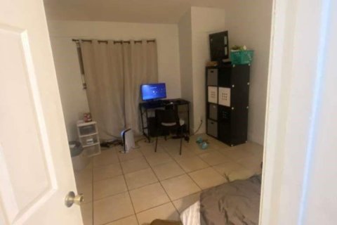 Condo in Oakland Park, Florida, 2 bedrooms  № 2082087 - photo 7