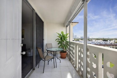 Купить кондоминиум в Халландейл-Бич, Флорида 1 спальня, 69.58м2, № 2008515 - фото 18