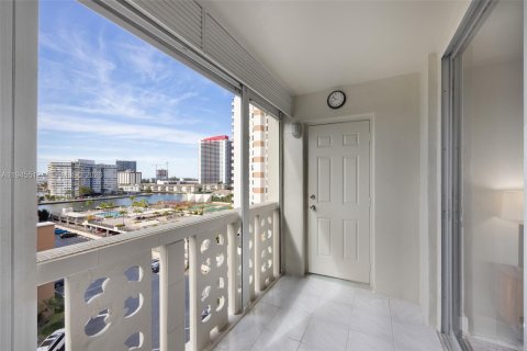 Купить кондоминиум в Халландейл-Бич, Флорида 1 спальня, 69.58м2, № 2008515 - фото 17