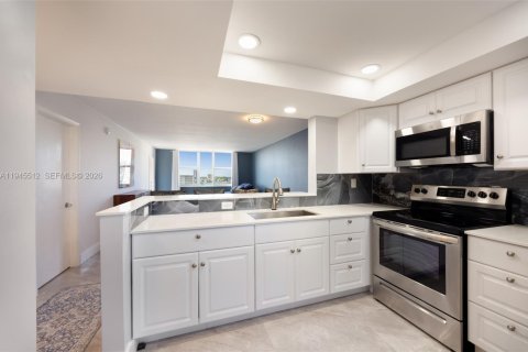 Купить кондоминиум в Халландейл-Бич, Флорида 1 спальня, 69.58м2, № 2008515 - фото 2