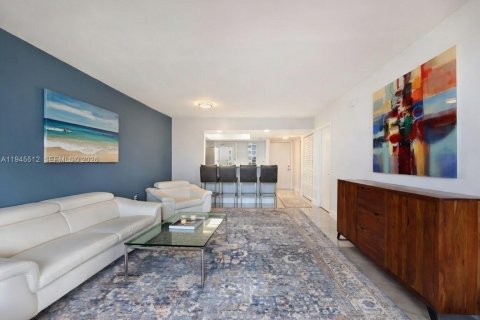 Купить кондоминиум в Халландейл-Бич, Флорида 1 спальня, 69.58м2, № 2008515 - фото 11
