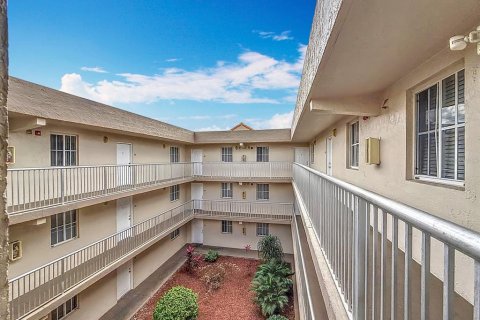 Copropriété à vendre à Hialeah, Floride: 2 chambres, 93.27 m2 № 1724263 - photo 3