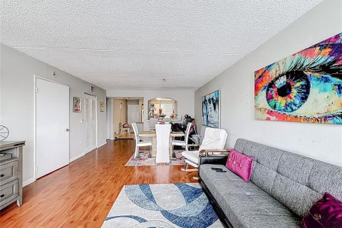 Copropriété à vendre à Hialeah, Floride: 2 chambres, 93.27 m2 № 1724263 - photo 14