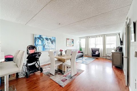 Copropriété à vendre à Hialeah, Floride: 2 chambres, 93.27 m2 № 1724263 - photo 10