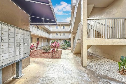 Copropriété à vendre à Hialeah, Floride: 2 chambres, 93.27 m2 № 1724263 - photo 2