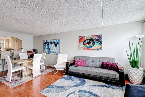 Copropriété à vendre à Hialeah, Floride: 2 chambres, 93.27 m2 № 1724263 - photo 15