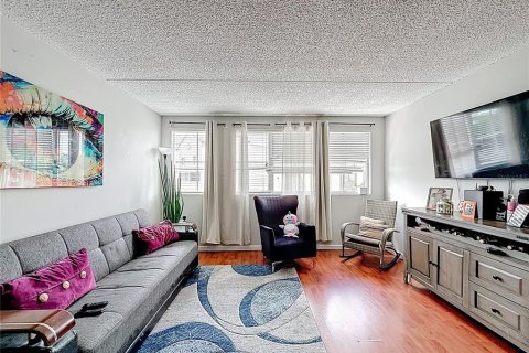 Copropriété à vendre à Hialeah, Floride: 2 chambres, 93.27 m2 № 1724263 - photo 12