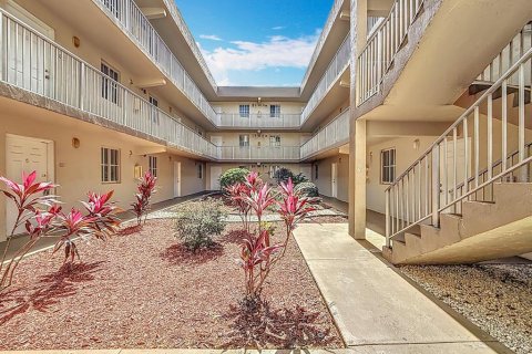 Copropriété à vendre à Hialeah, Floride: 2 chambres, 93.27 m2 № 1724263 - photo 1