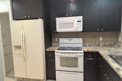 Condo in Miami, Florida, 2 bedrooms  № 2055590 - photo 10