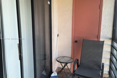 Condo in Miami, Florida, 2 bedrooms  № 2055590 - photo 26