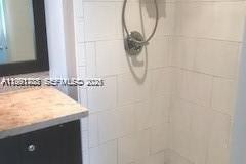 Condo in Miami, Florida, 2 bedrooms  № 2055590 - photo 19