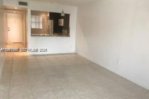 Condo in Miami, Florida, 2 bedrooms  № 2055590 - photo 15
