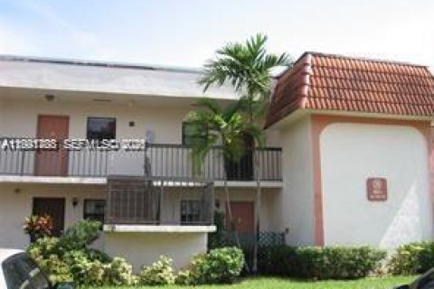 Condo in Miami, Florida, 2 bedrooms  № 2055590 - photo 3