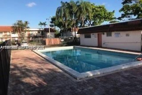 Condo in Miami, Florida, 2 bedrooms  № 2055590 - photo 7