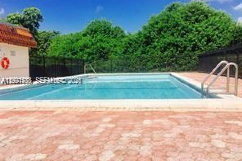 Condo in Miami, Florida, 2 bedrooms  № 2055590 - photo 6