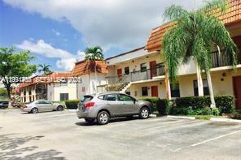 Condo in Miami, Florida, 2 bedrooms  № 2055590 - photo 2