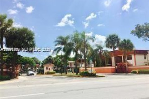 Condo in Miami, Florida, 2 bedrooms  № 2055590 - photo 1