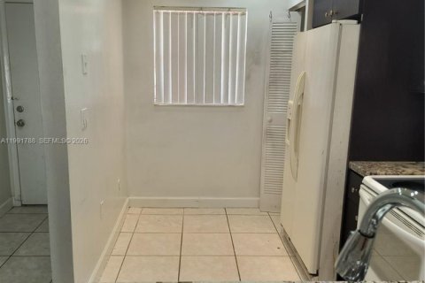 Condo in Miami, Florida, 2 bedrooms  № 2055590 - photo 14